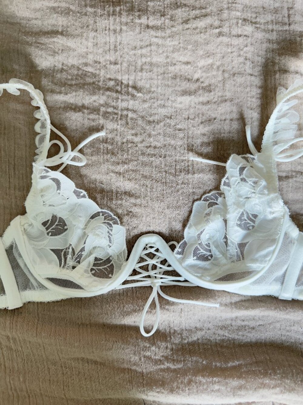 Victoria's Secret Designer Collection White Floral Lace Underwire Bra Corset 32A